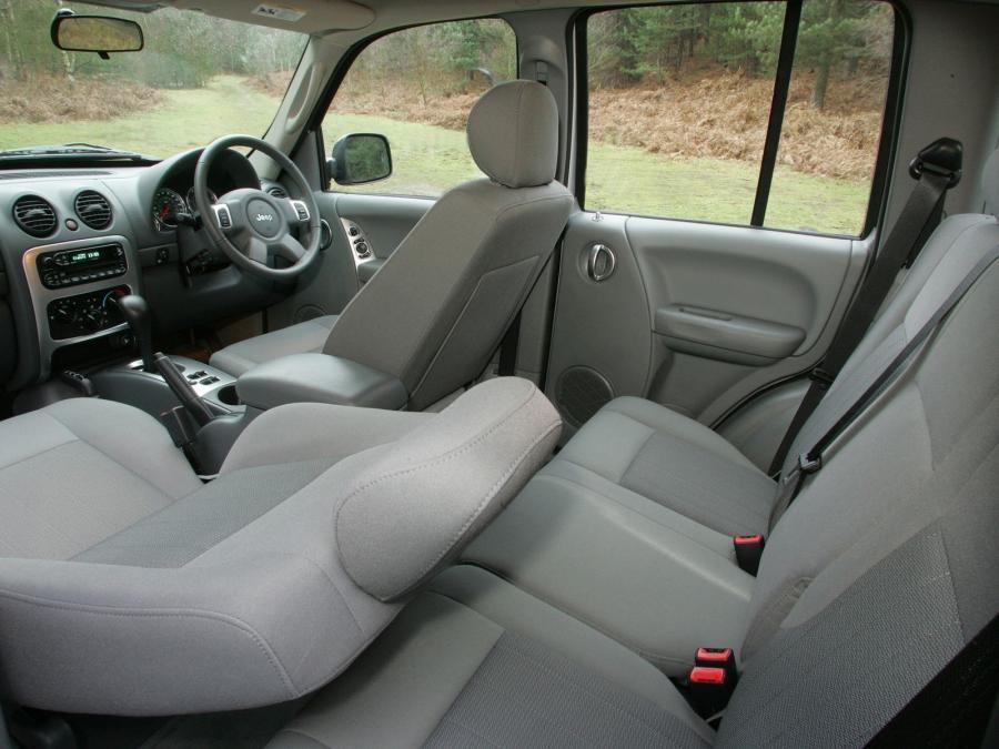  Jeep Cherokee Limited 2005 года  (UK) (фото 14 из 30)